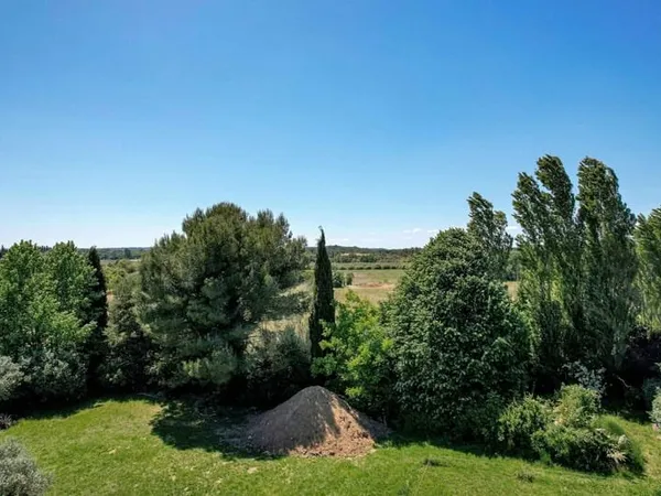 Très beau terrain à bâtir de 2.000m² à 1 km de tous les commerces