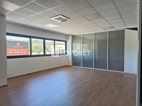 Local commercial La Fare Les Oliviers 35.9 m2
