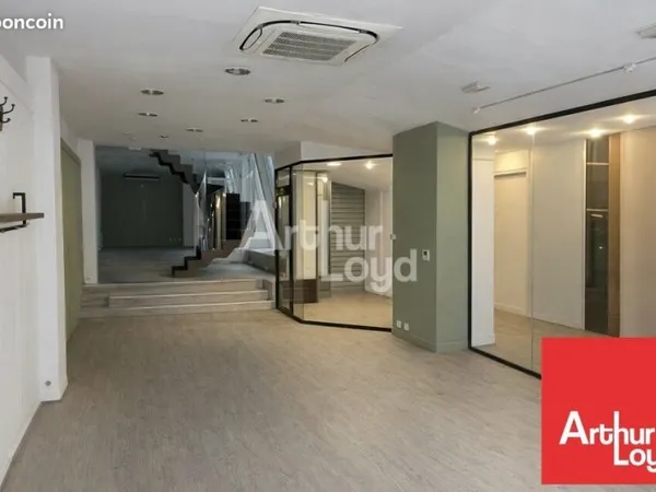 LOCAL COMMERCIAL 122 m² LA ROCHE-SUR-YON