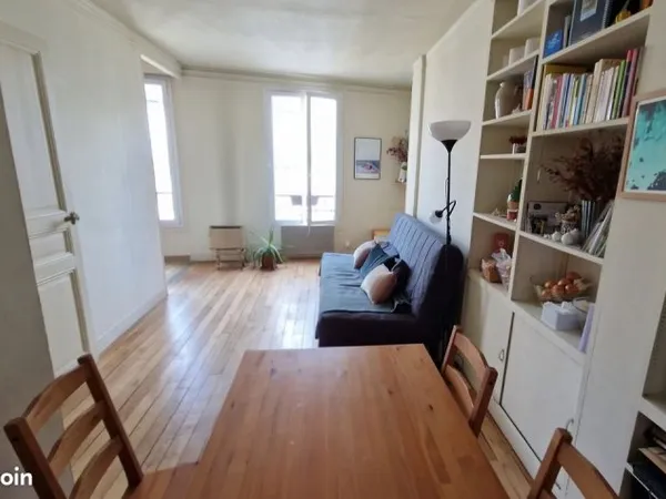 2 pièces de 42 m² lumineux, traversant, au calme 2,6m hauteur sous plafond- Métro Simplon (250 m)