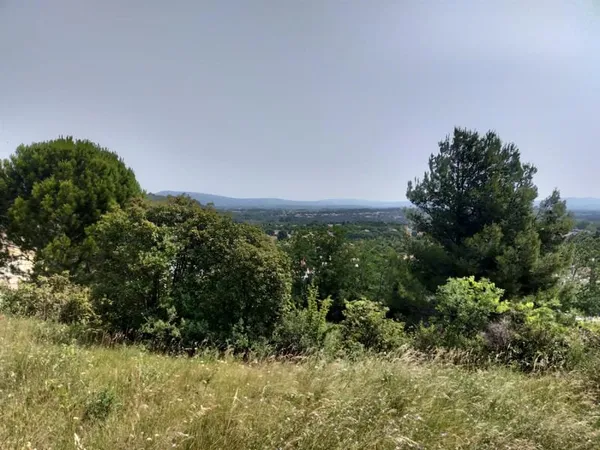 Exclusivité Vends terrain constructible viabilisé 700 m2 avec permis de construire Vue exceptionnell
