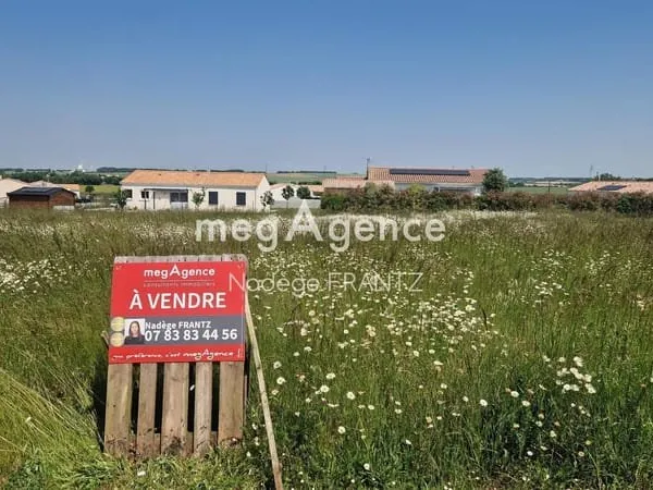 Terrain à bâtir 1028 m² viabilisé et borné 17380 LANDES- Parcelle constructible, Accès direct
