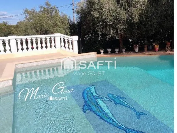 VILLA AVEC TERRASSE - PISCINE- TRIPLE GARAGE - SAINT AYGULF (83370)
