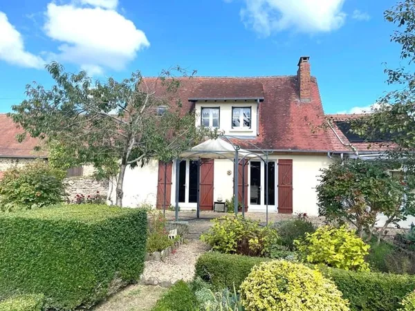 Maison en pierre avec piscine, grange, garage et studio