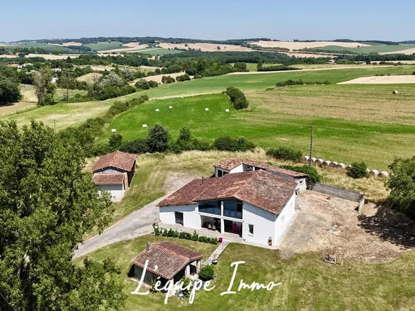 MAISON T6 TERRAIN DE PLUS D'UN HECTARE DEPENDANCES