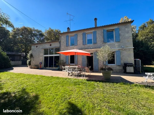 Propriété 5 pièces 196 m²
