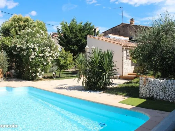 Maison de charme lumineuse avec jardin et piscine