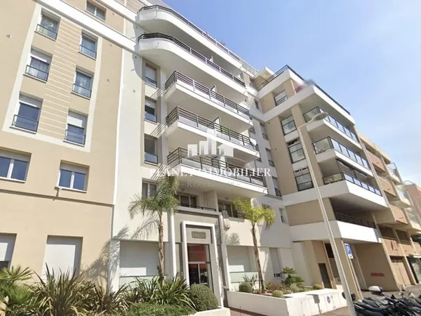 JUAN LES PINS APPARTEMENT 3 PIECES AVEC DOUBLE GARAGE
