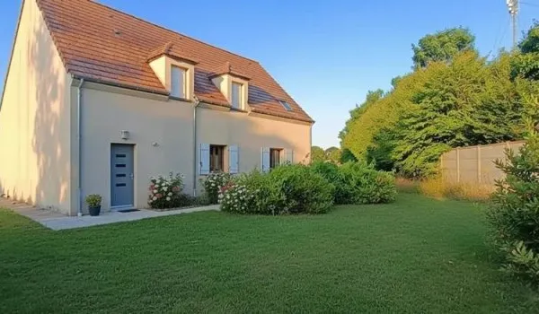 Maison 5 pièces de 133 m2 en vente, située Brezolles