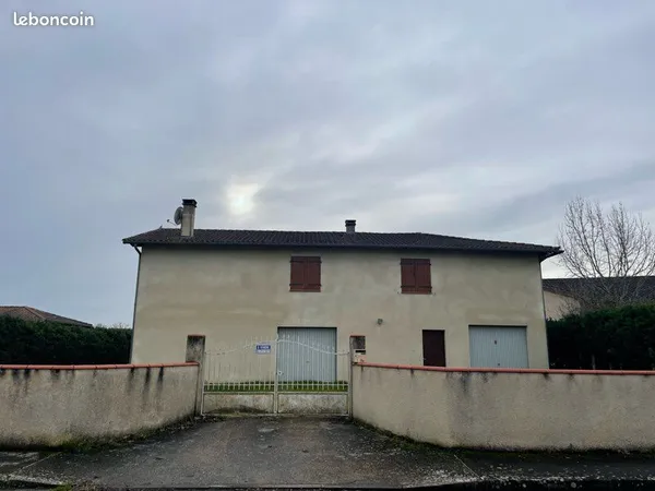 Maison T5 133M2 habitable + 144M2 sous sol complet sur un jardin arboré et clôturé de 1590M2