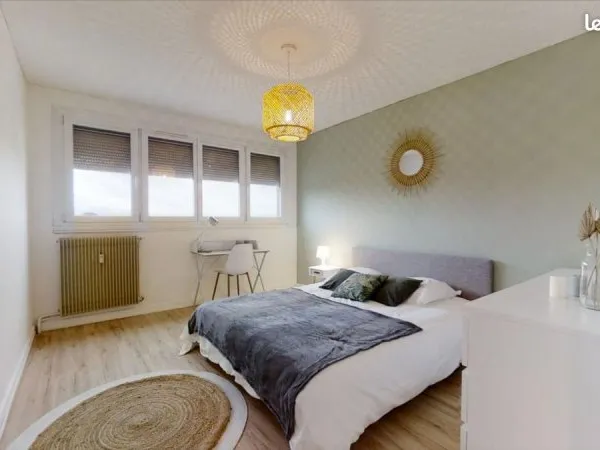 Appartement 4 pièces 13 m²