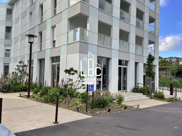 Ile de Nantes CHU - À louer local commercial 116 m²