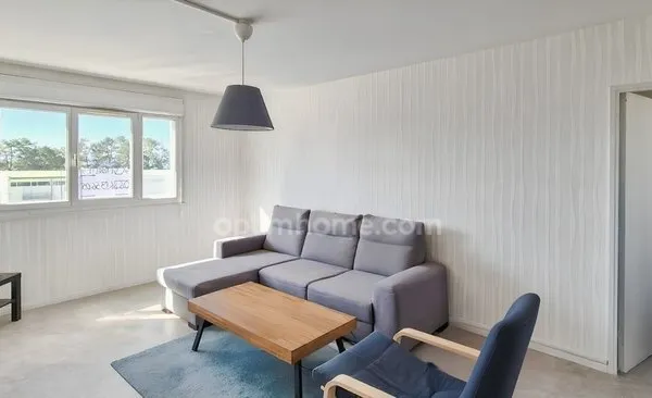25200 GRAND CHARMONT - APPARTEMENT T3 - 2 CHAMBRES - LUMINEUX