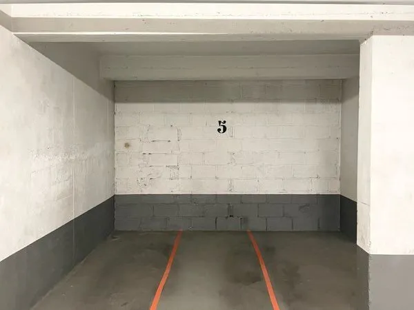 🏍️ DERNIER emplacement moto sécurisé disponible - Parking gardienné - Paris 13e