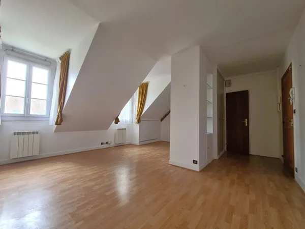 Vends appartement 43m² intégralement rénové coeur de ville dernier étage avec ascenseur