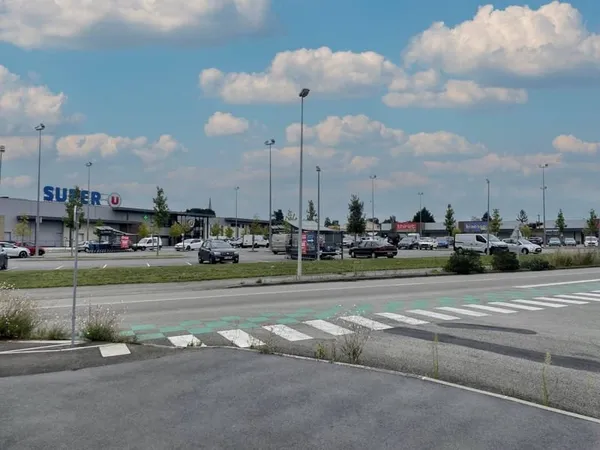 Local commercial 247 m²