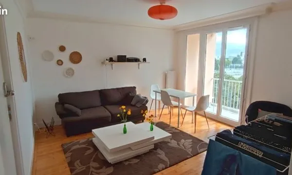 Chambre meublée