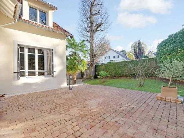 Maison 10 pièces 383 m²