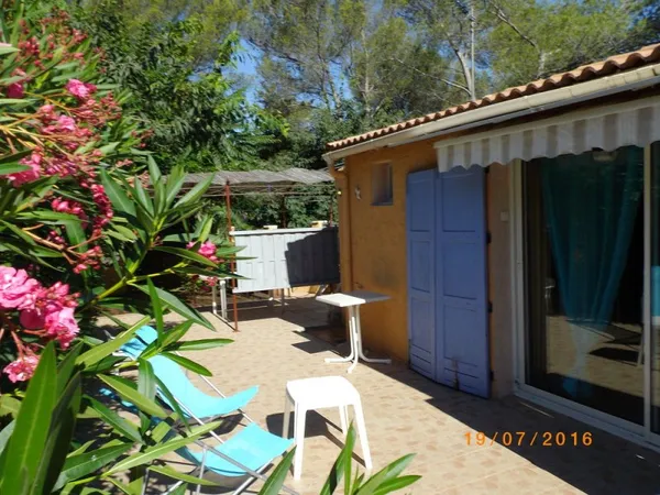 Toulon mazette meublée 1à 2 pers, terrasse, jardinet, parkg