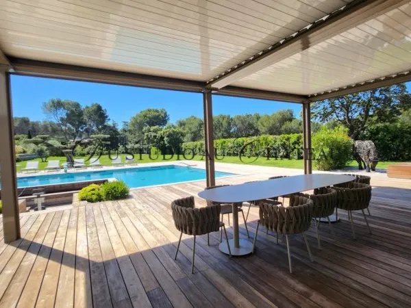 AIX EN PROVENCE A 30 MN SUPERBE MAISON ULTRA-CONTEMPORAINE AVEC