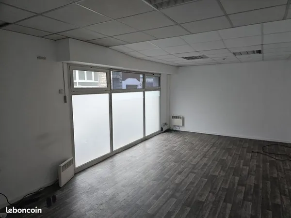 Locaux à louer - Centre-ville - Proximité RER D - Idéal activité professionnelle