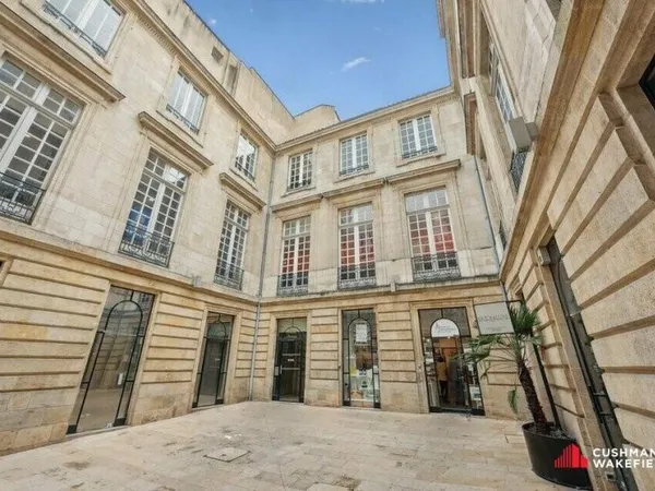 Bureau 518 m²