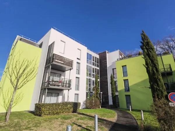 Appartement T4 CENTRE BOURG - 3 CHAMBRES - GARAGE FERMÉ