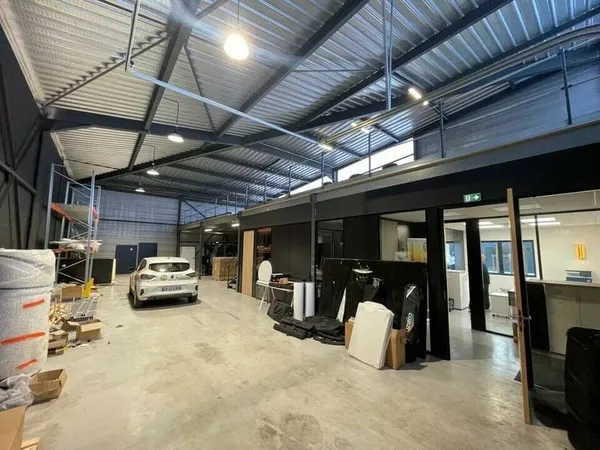 Local d'activité 370 m²