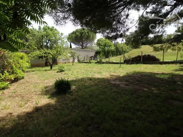 Charmante maison avec piscine et dépendances