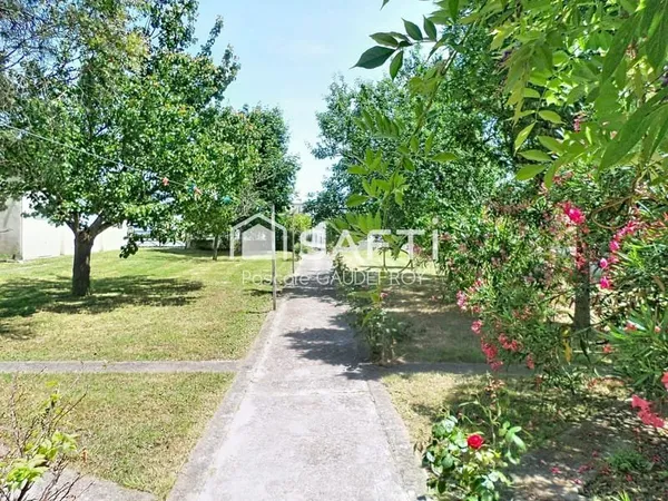 AU COEUR DE JONZAC, MAISON SUR SOUS-SOL DEVELOPPANT 158 M² + 80 M² GARAGE