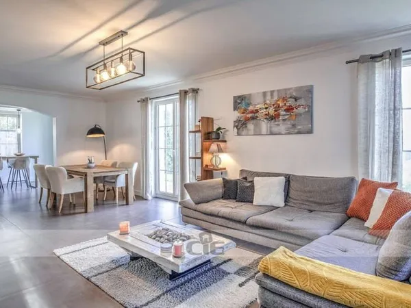 Maison 6 pièces 244 m²
