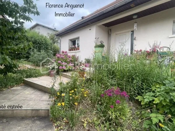 Belle et vaste maison de 150 m2 sur 2 niveaux + sous-sol à Bregille