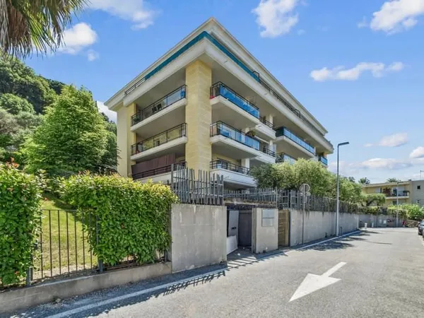 Exclusivité - Nice - Appartement d'angle et traversant de 3 pièces avec terrasse de 30 m² dans résid