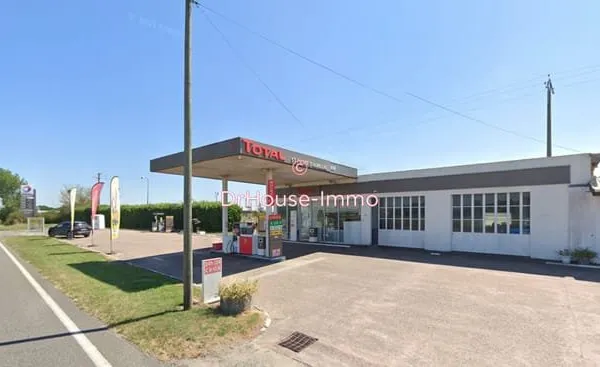 Saint Pierre d'Aurillac, station service Total, 2 garages et 1 maison