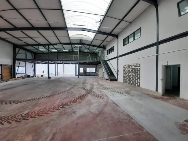 Entrepôt 850 m²