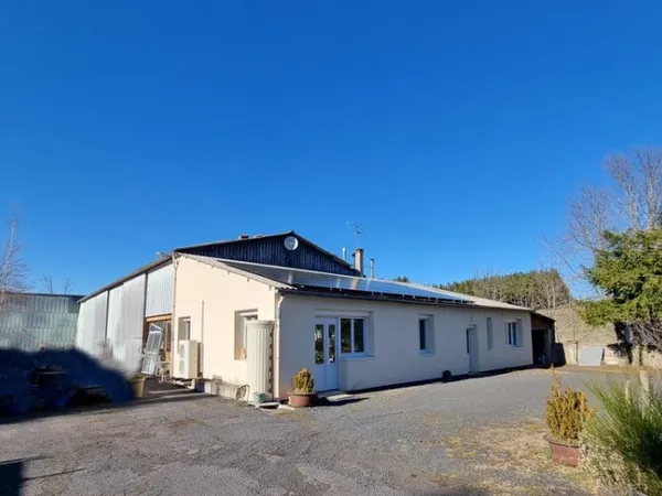 Local industriel 1040 m²
