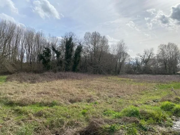 Terrain constructible 700m² SAINT-SELVE