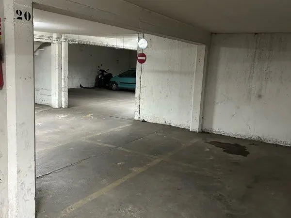 Location une place de parking deuxième sous-sol Issy-les-Moulineaux