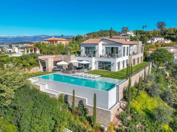 CANNES - VILLA CONTEMPORAINE AVEC VUE MER PANORAMIQUE