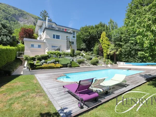 Maison 7 pièces 212 m²