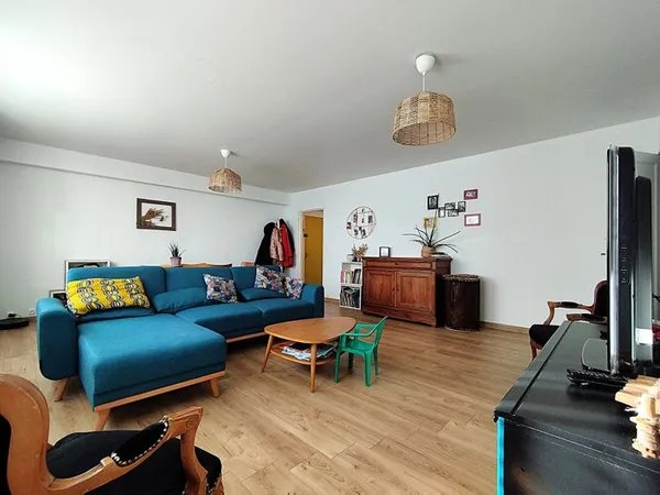 Appartement Saint Pierre Des Corps T5 proche commodité, écoles, commerces, Fil Bleu, Gare TGV, servi