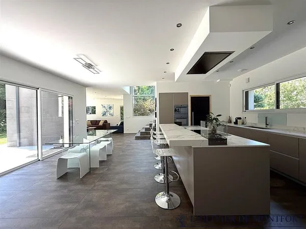 Maison contemporaine de 6 pièce(s) 165 m²