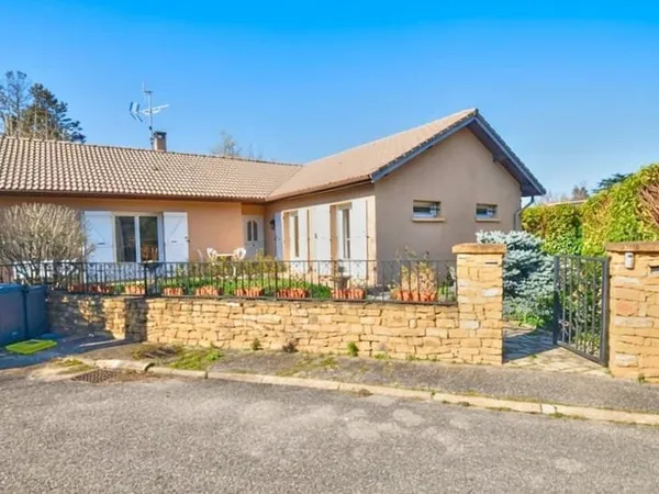 Maison plain-pied Chasselay d'environ 120 m2 avec sous-sol