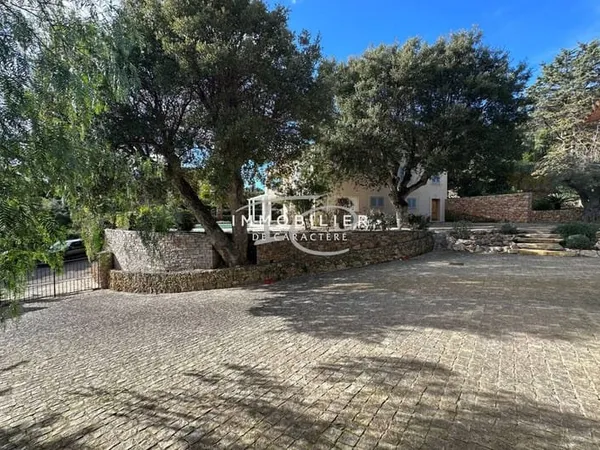 Maison 8 pièces 207 m²
