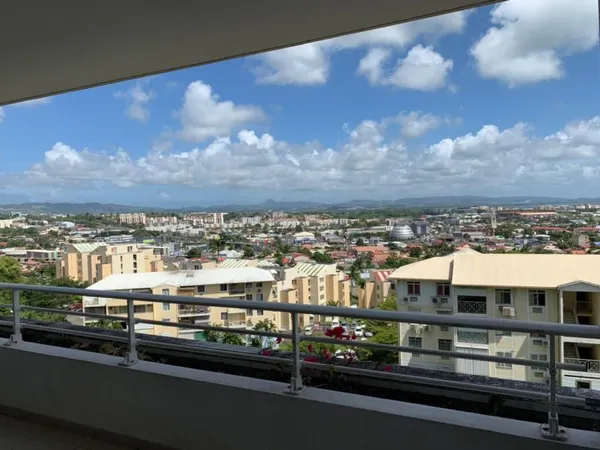 FORT DE FRANCE / Beau et spacieux T3 vue belle dégagée