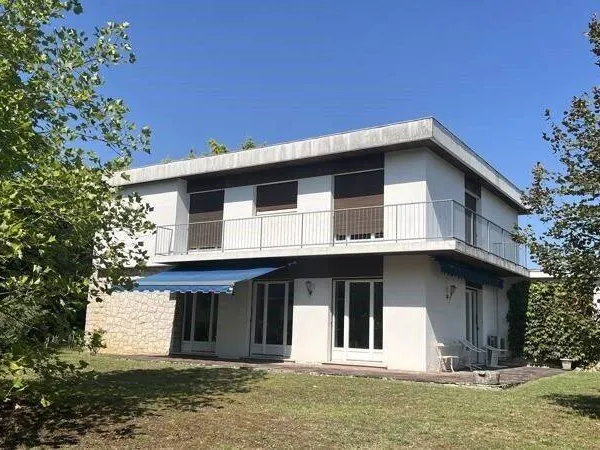 Maison 8 pièces 191 m²