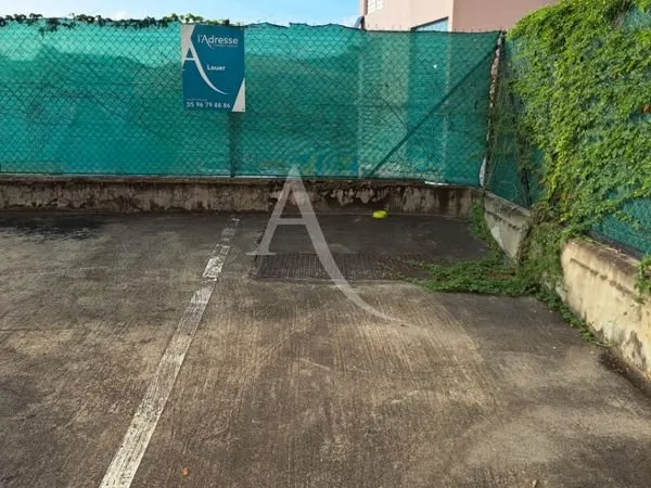 Parking/box 5 m² LES TROIS ILETS