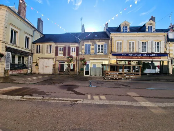 Maison Premery 90 m2, local commercial, investissement, premier achat, cour intérieure