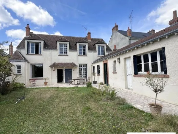 Maison de Ville de 1900 avec Grand Jardin et Charme Authentique