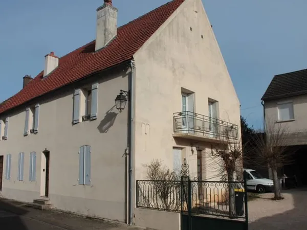 Ensemble immobilier rare au centre-ville de Seurre